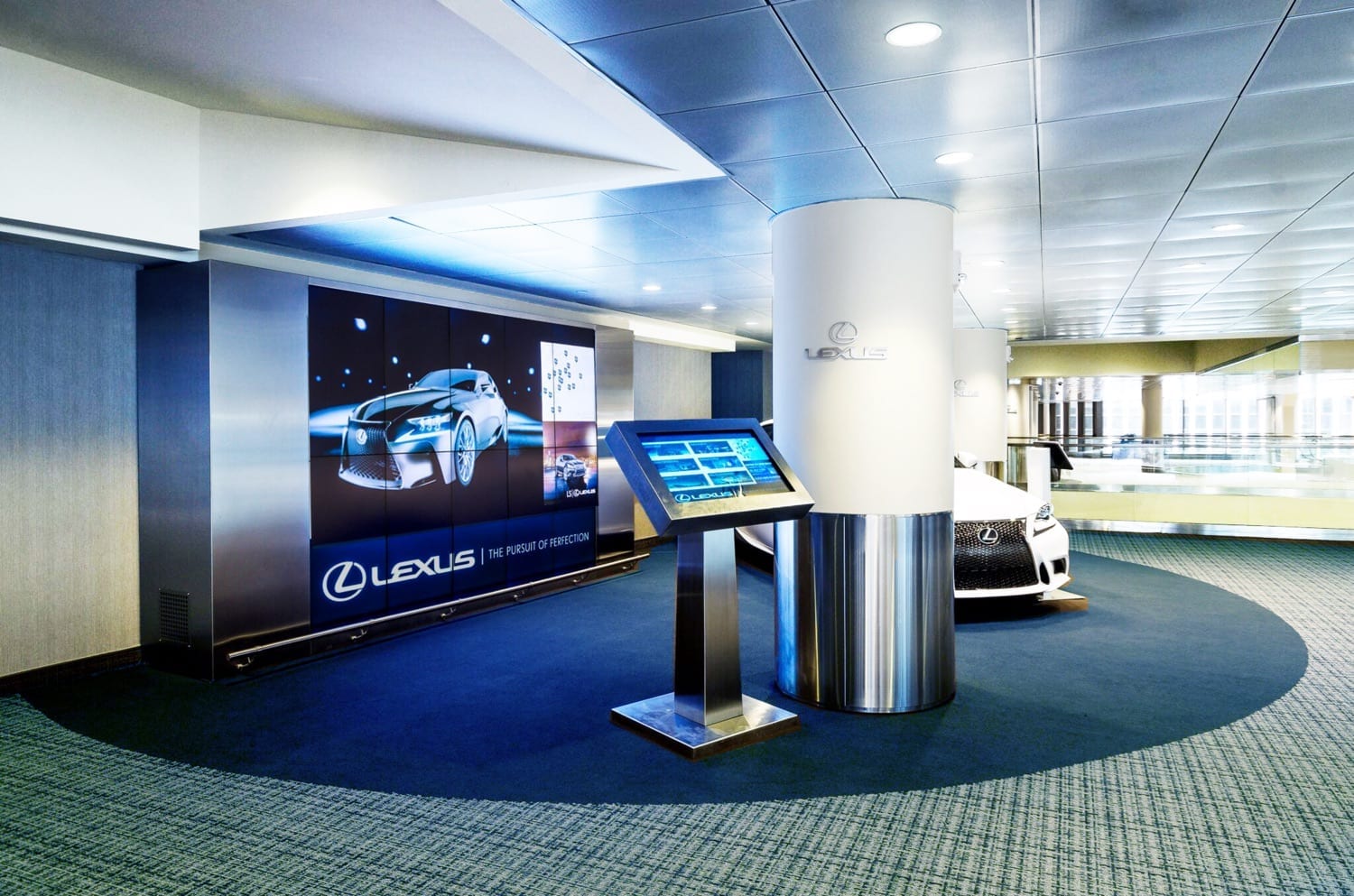lexus-lounge-metroclick-interactive-display-solution-auto-industry