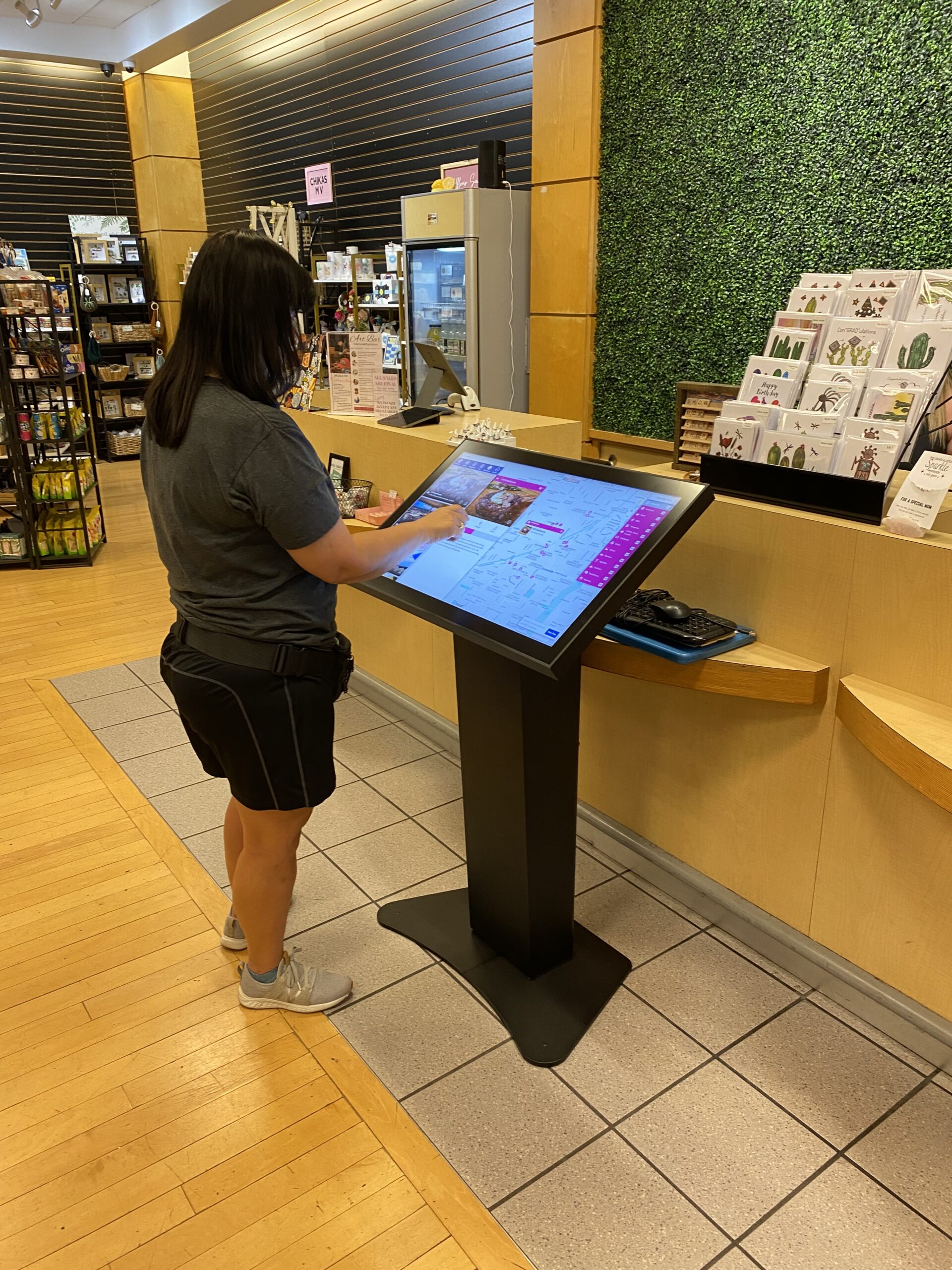 Scottsdale Fashion - Landscape Kiosk